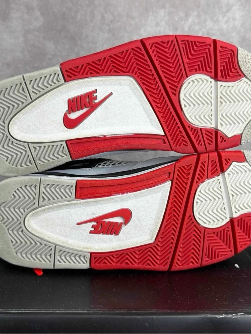 Air Jordan 4 Retro OG Fire Red 2020 Size 9.5 DC7770-160 Men’s Sneakers Rare MJ